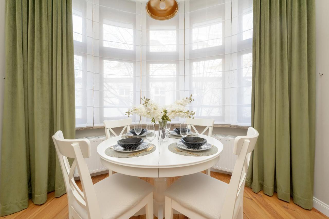Aesthetic One Bedroom In By Renters Apartment *